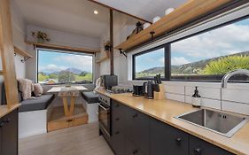 Tiny House With Mountain Views, Indoor And Outdoor Fire, Private Courtyard Garden